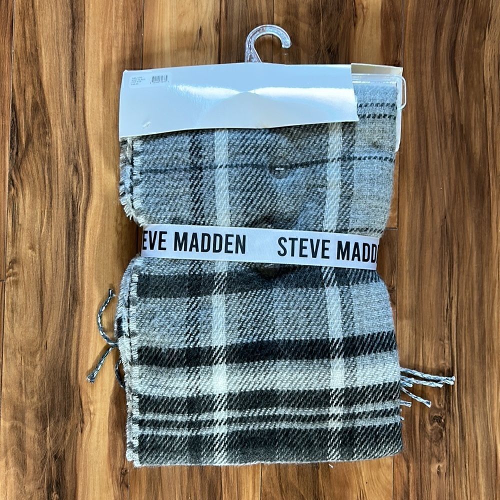 NEW Steve Madden Hat And Scarf Set - Picture 4 of 5